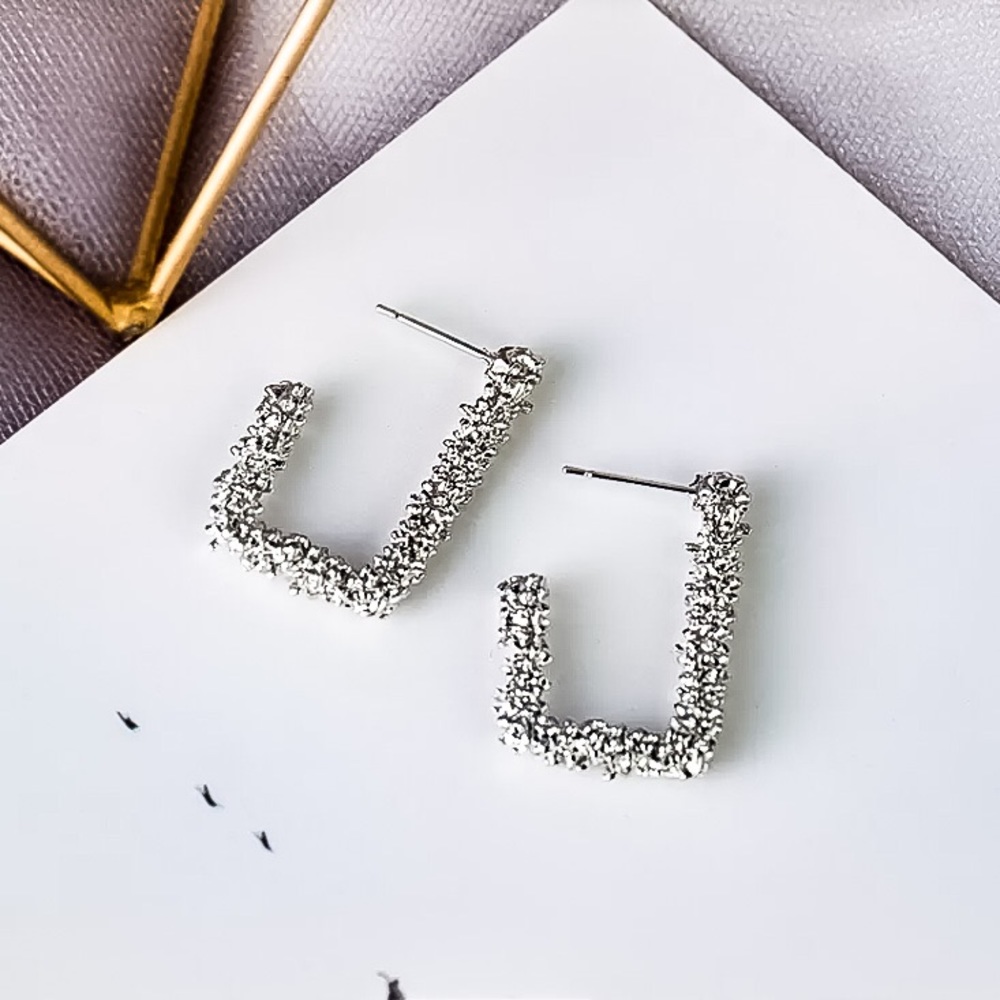 🔴5/$15🔴CLEARANCE Silver Simple Earrings NEW - Picture 3 of 13